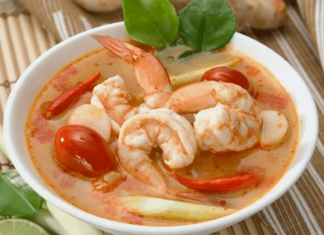 Karides ile çorba tom yam